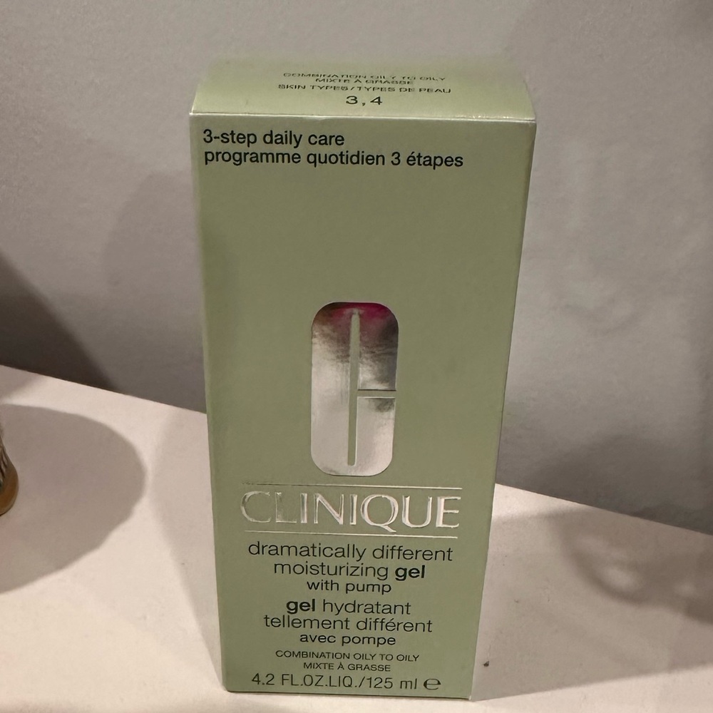 NIB Clinique dramatically different Moisturizing Gel - combo to oily skin 4.2oz